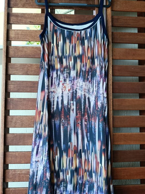 Summer dress with abstract print XL like new, multicolor