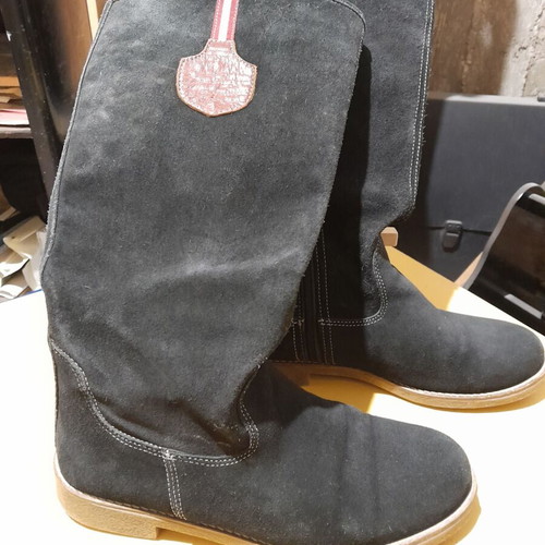 Black suede boots tall like new, size 38