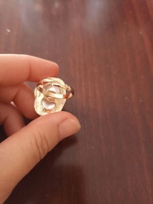 Chunky ring with adjustable size, white and gold