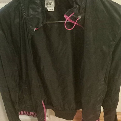 Women's jacket like new with striking colors