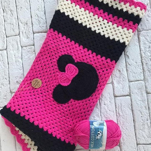 Children's blanket with Minnie design handmade, new, cotton yarn
