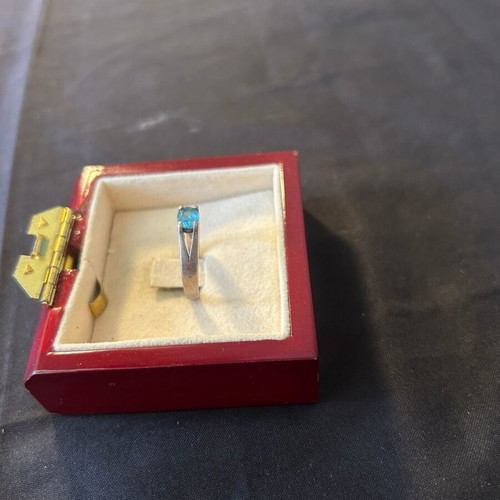 Silver 925 ring like new with blue stone