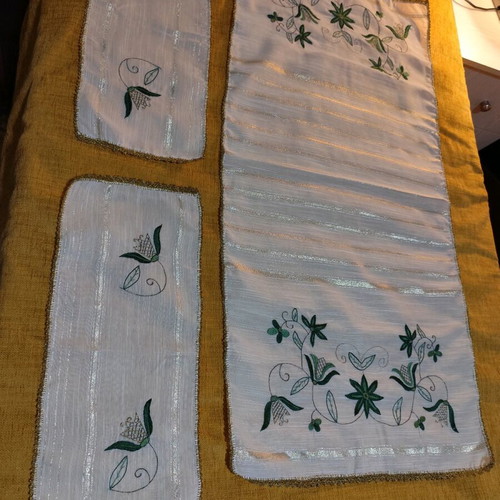 Embroidered Tsevres set with gold thread, crocheted edge, like new