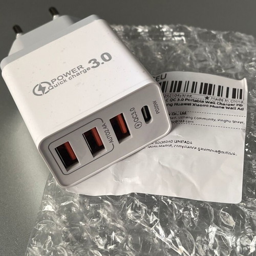 Charger 3.0 USB & USB-C PD 20W with 4 ports new