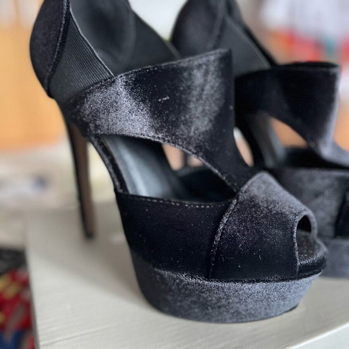 Migato women's shoe like new, black suede, size 38
