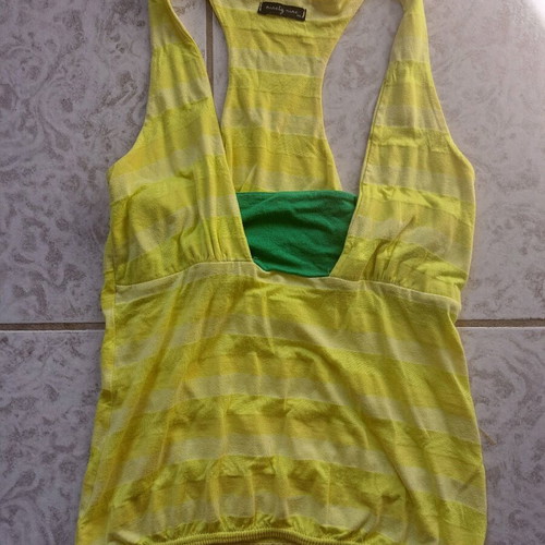 Yellow top like new, size L