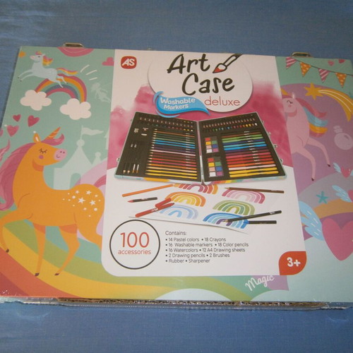 Art Case Deluxe AS new with 100 accessories