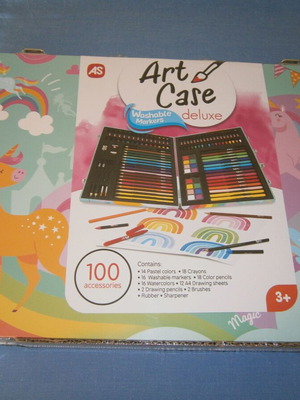 Art Case Deluxe AS new with 100 accessories