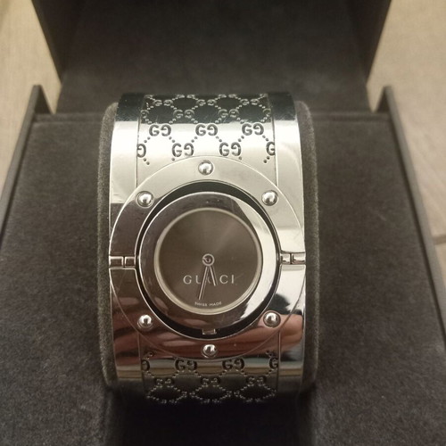Gucci wristwatch like new, silver, women's