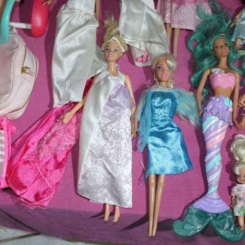 Dolls and small toys used, pack N11
