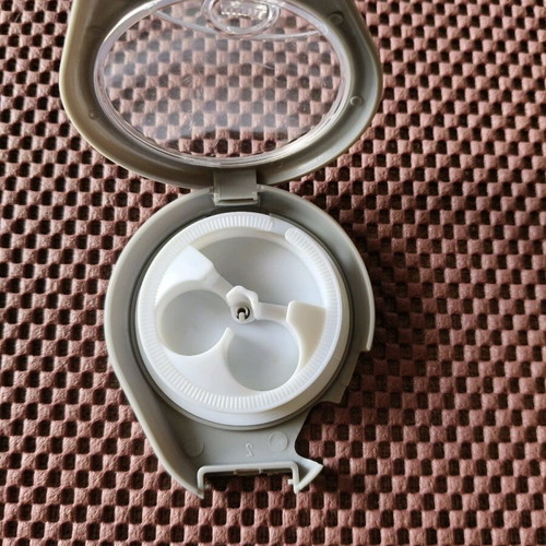 Headset earphone case used with rotating drum