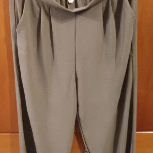 Pants and blouse set like new, olive color, large
