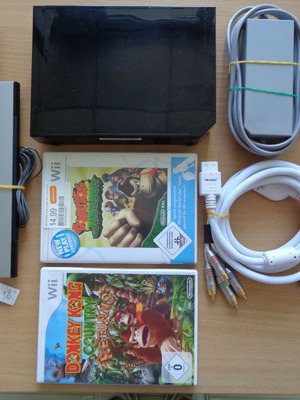 Nintendo Wii Black Pack like new with Donkey Kong Country Returns and Jungle Beat