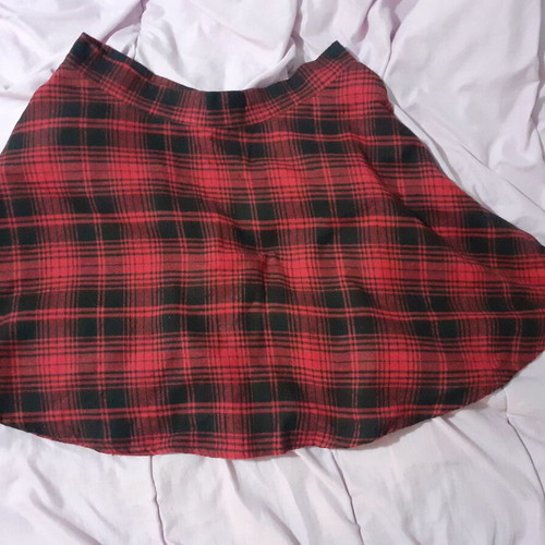 Mini plaid A-line skirt with buttons new, size S, black and red