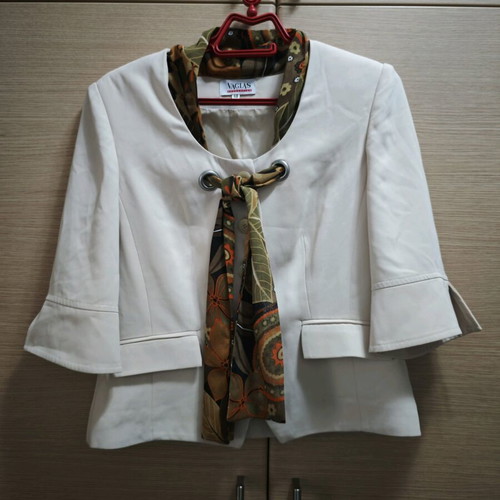 Elegant Vagias Collection suit like new with floral details