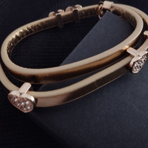Gold leather bracelet with hearts, new