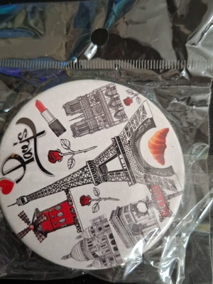 Pocket mirror souvenir with Paris theme