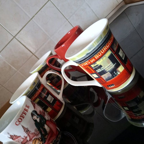 Coffee/tea mugs set of 5 like new with various designs