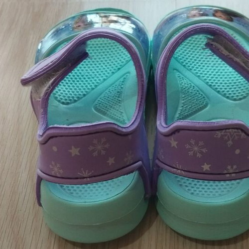 Frozen District sandals for girls size 25 like new, purple and turquoise