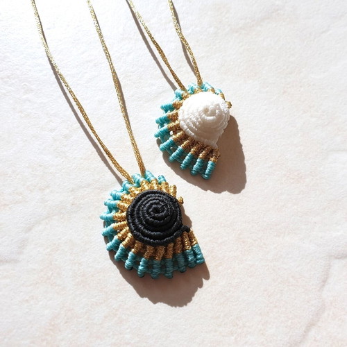 Women’s handmade nautilus shell necklace new, black and gold