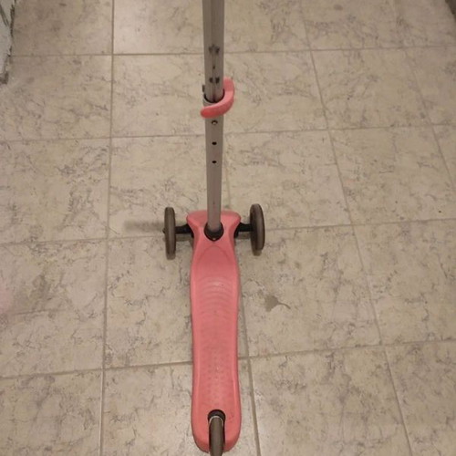 Globber 3-Wheel Scooter used with missing parts