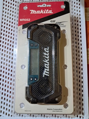 Makita MR052 cordless radio 12V max CXT