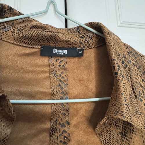 Shirt like new, thick fabric, fitted, size S