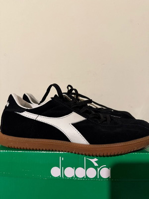 Diadora Tokyo sneakers like new, size 44, black