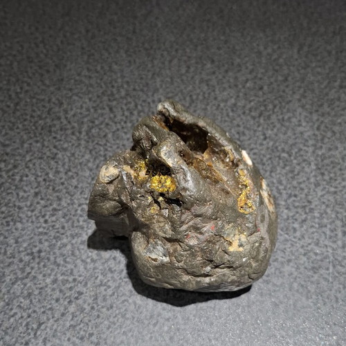 Industrial slag collectible 964g with golden inclusions, used