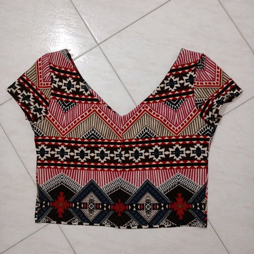 Boho crop top V neck like new, sizes L/XL, black and red