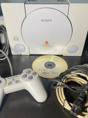 Sony PlayStation (PS1) fat complete used with bonus game