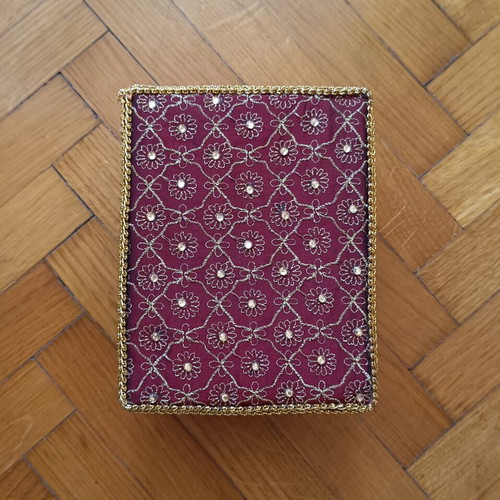 Decorative storage box like new, 18cm x 14cm x 8cm