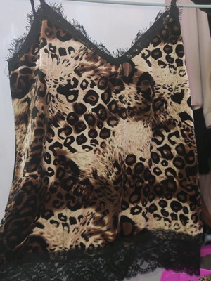 Μπλουζάκι lingerie μεγάλο μέγεθος plus size λεοπάρ βελούδινο με δαντέλα και λάστιχο