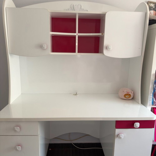 Children's desk like new, white with fuchsia