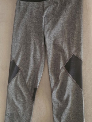 Adidas 3/4 Athletic Leggings small size like new, black and grey