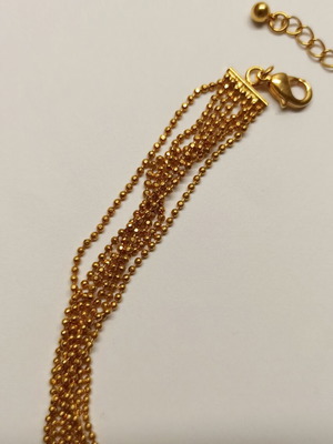 Necklace like new, not gold