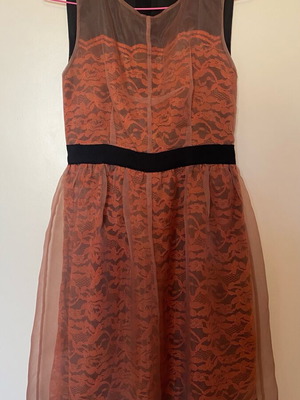 Dress with lace and lining size M like new