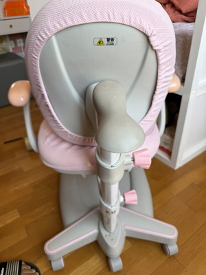 Adjustable pink ergonomic children's study chair with footrest