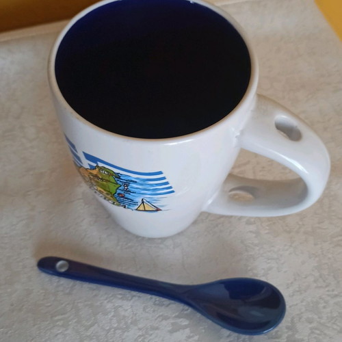 Mug with integrated spoon like new