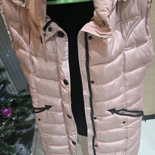 Pink sleeveless jacket with inner fur like new