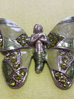 Καρφίτσα πεταλούδα μεταχειρισμένη σε πράσινες αποχρώσεις