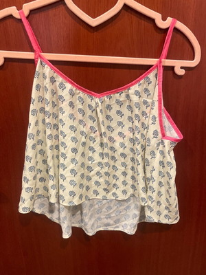 Karavan top like new, beige with floral print and fuchsia details