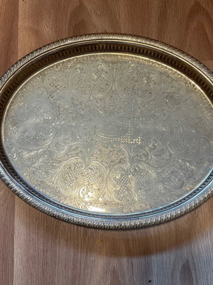 Επαργυρος μεγάλος δίσκος Αγγλίας σε σχεδόν άριστη κατάσταση, 2 τεμάχια