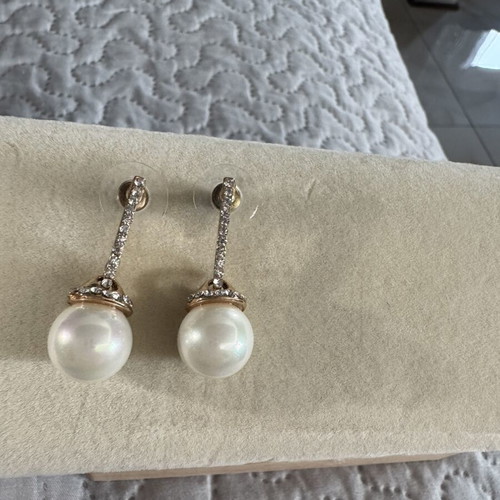 Earrings with pearls and rhinestones like new, gold tone