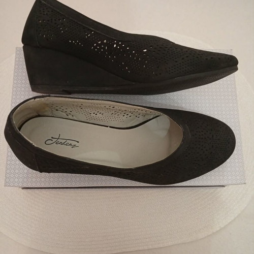 Tendenz women's summer black shoes with perforated design size 37