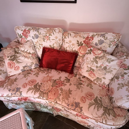 Two-seater sofa with table like new