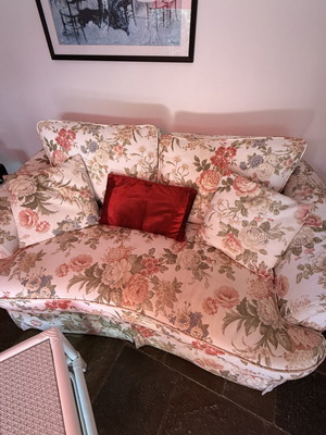 Two-seater sofa with table like new