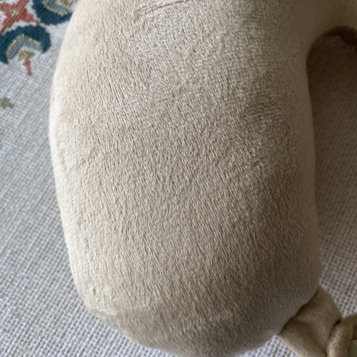 Travel Pillow like new, soft texture, ideal for comfortable trips