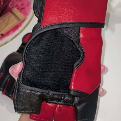 Boxing gloves in good condition