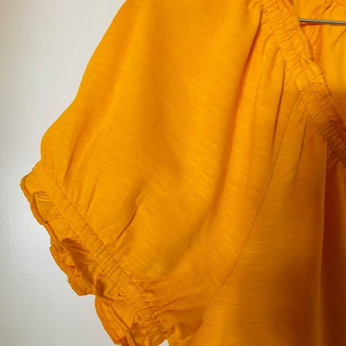Women's mako t-shirt new, short sleeve, size small, mustard color